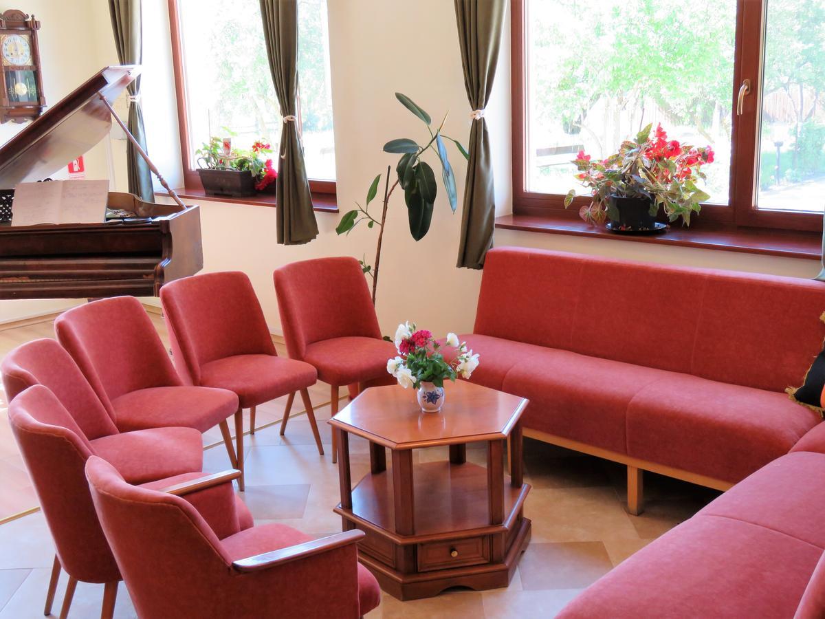 Kolpinghaus Bed & Breakfast Caransebeş Екстериор снимка